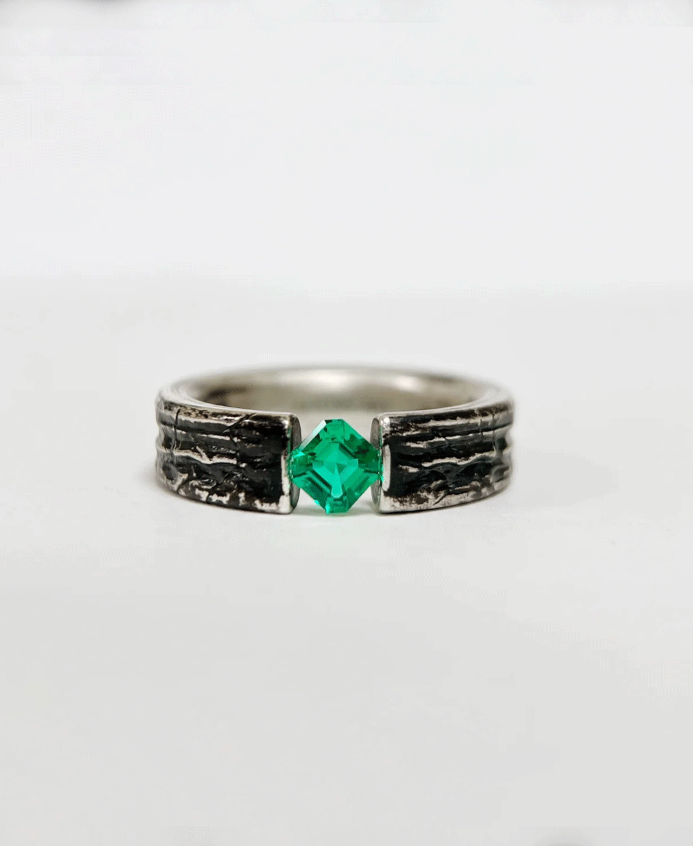 Antique-Finish Lab Emerald Ring with Special Inlay in 925 Silver