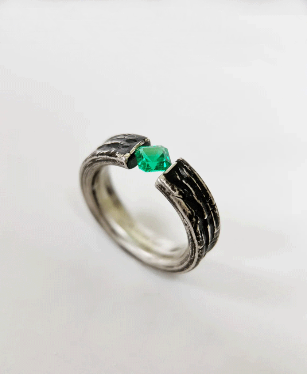 Antique-Finish Lab Emerald Ring with Special Inlay in 925 Silver